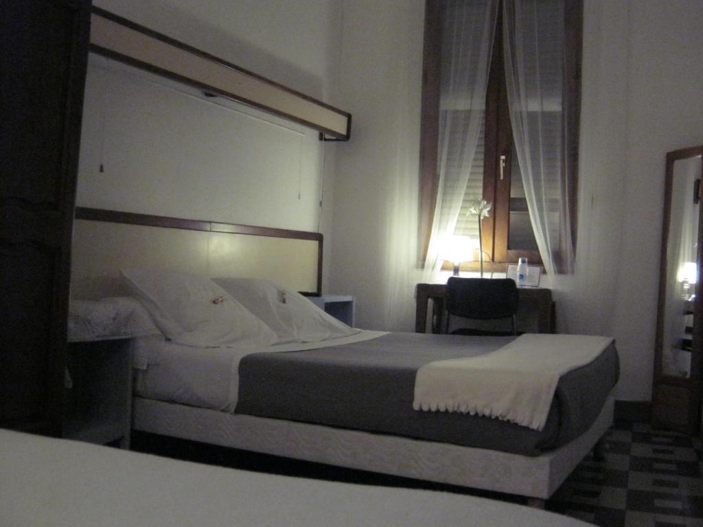 Hotel Innova Cardabella Avignon Rom bilde
